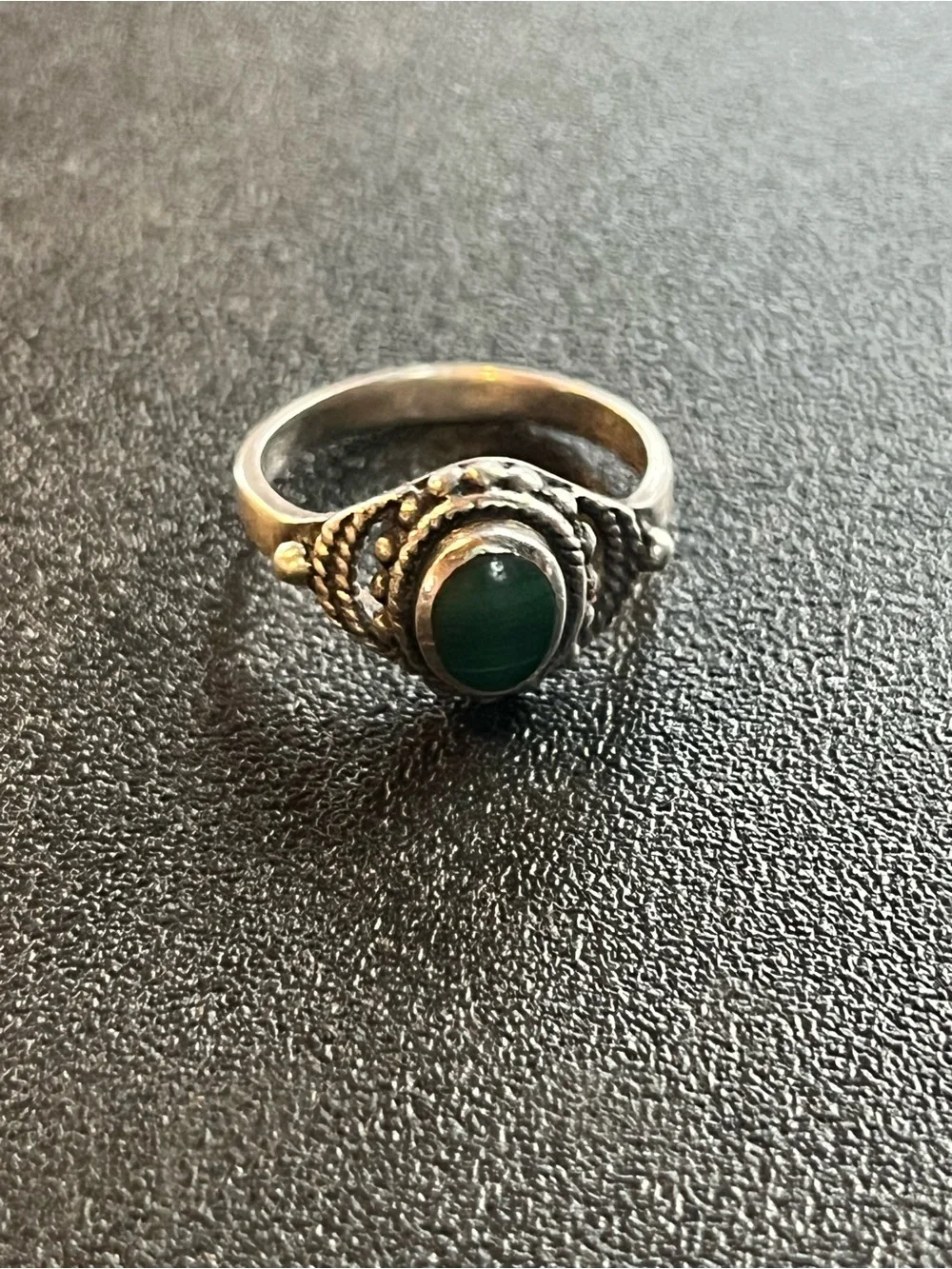 Sterling Silver Malachite Ring with beaded detail. Sz 6.